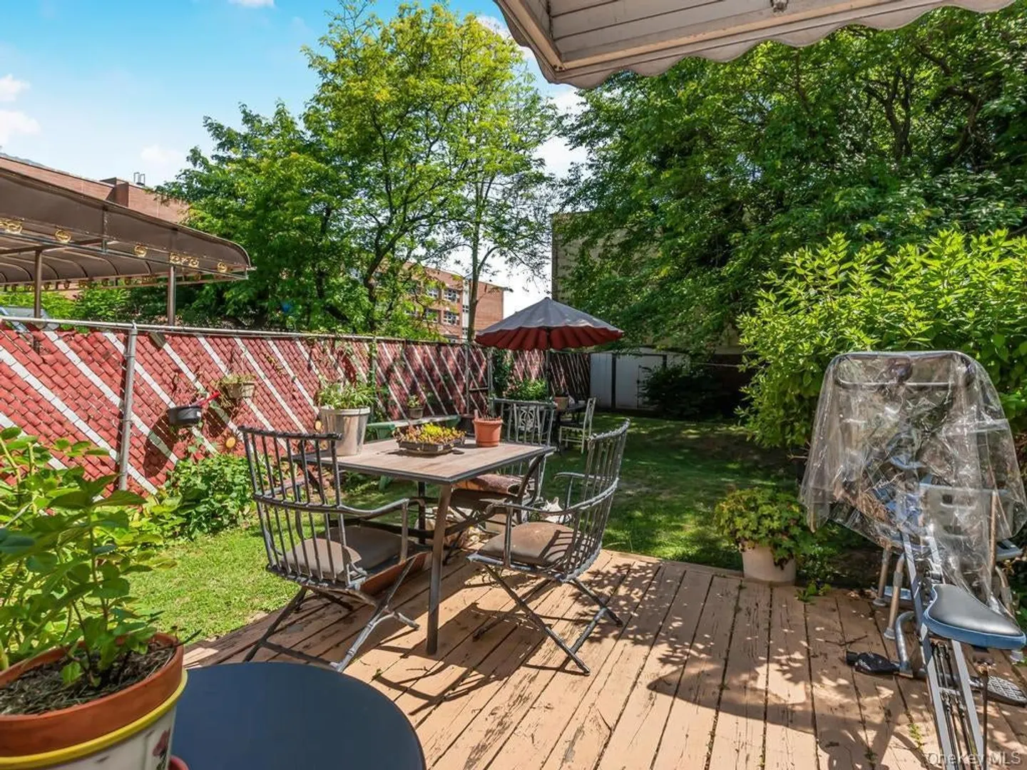 772 Home Street Photo 15