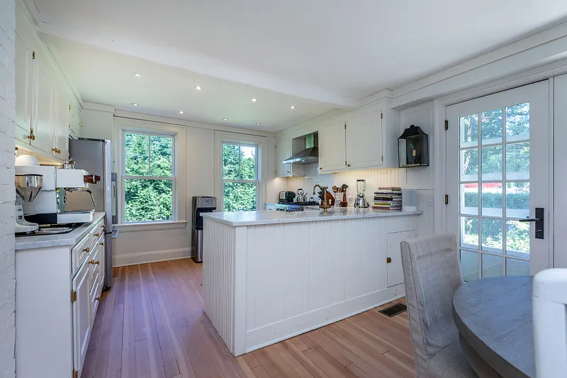 135 Wykeham Road Photo 11