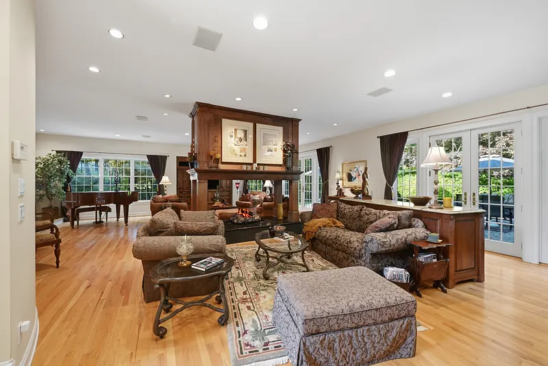 10 Taunton Hill Road Photo 5
