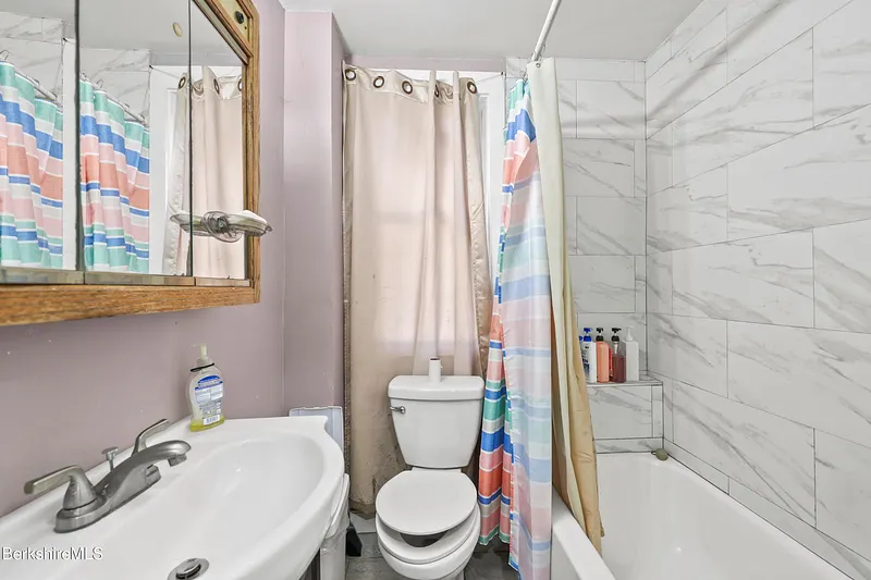 271 Tyler St Photo 13