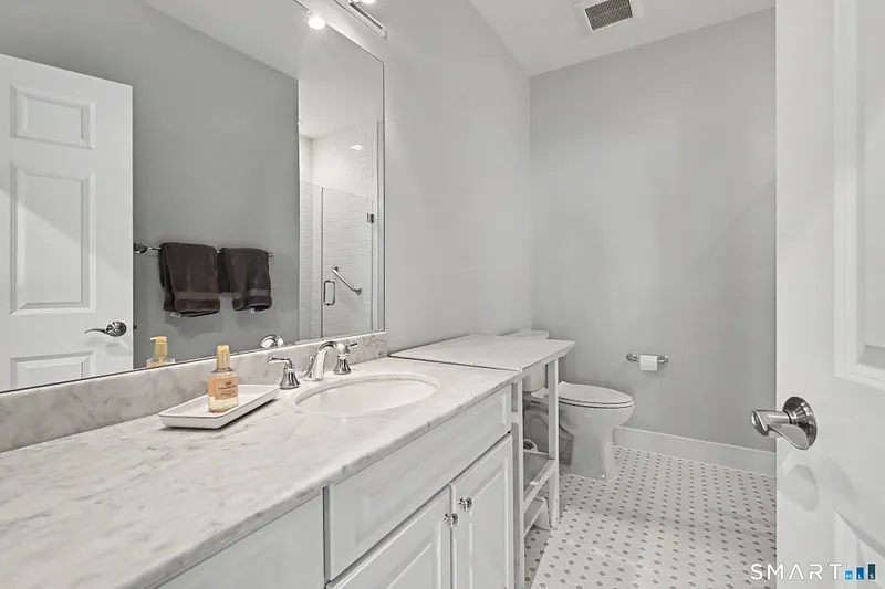 77 Havemeyer Lane  #410 Photo 29