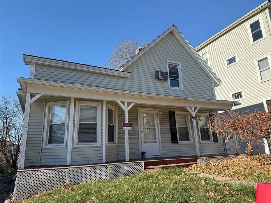 37 Plantation St Photo 2