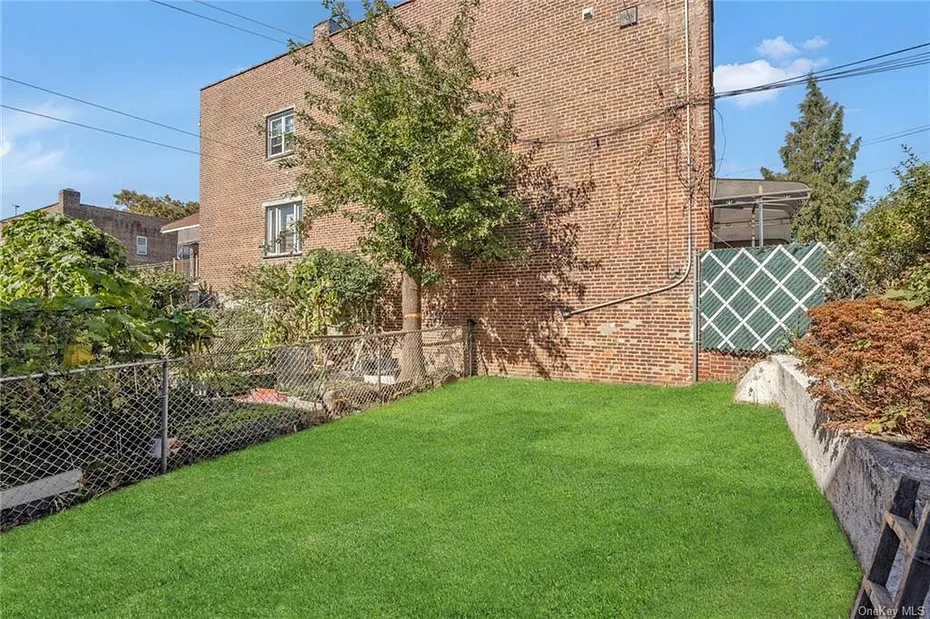 1017 Rhinelander Avenue Photo 19