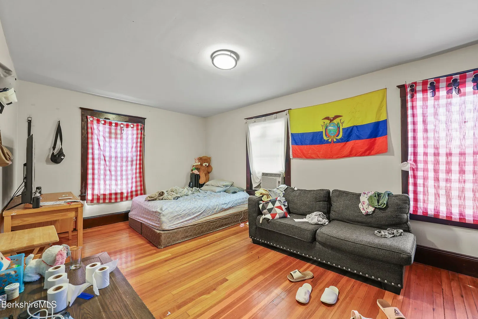 271 Tyler St Photo 25