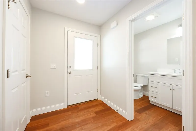 60 Oak Street #B Photo 9