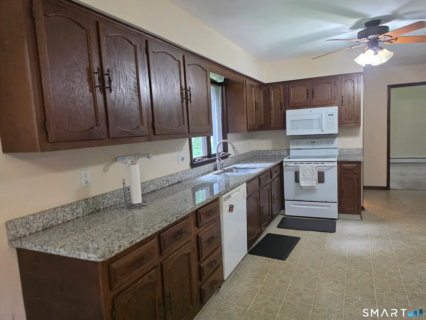 8 Squire Lane Photo 20