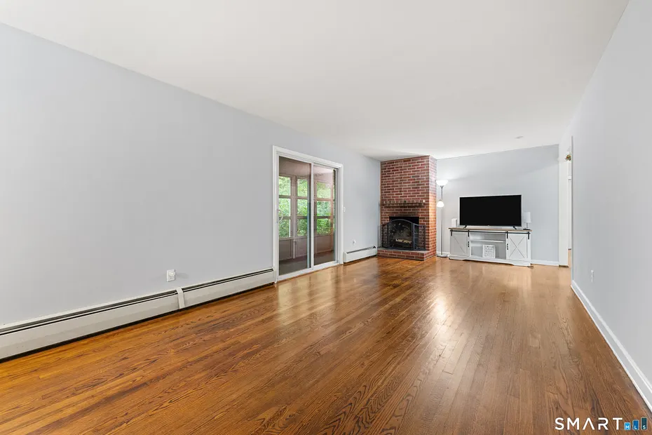 24 East Wintonbury Avenue Photo 11