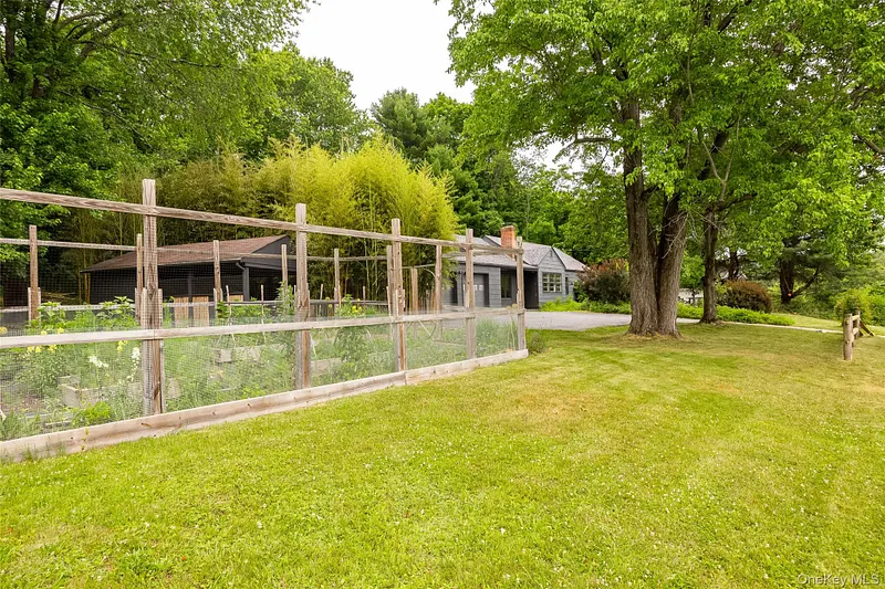 166 Vassar Road Photo 19