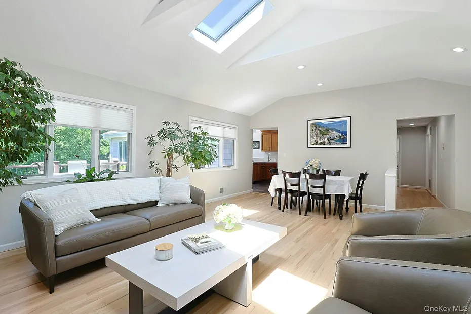 20 Robbins Road Photo 6