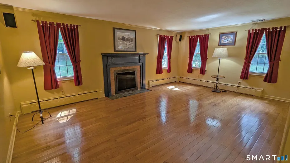 25 1/2 Edgerton Street Photo 4