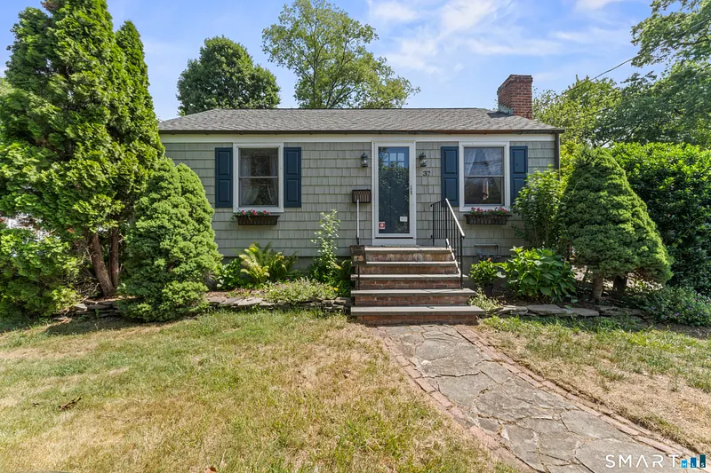 37 Cedar Crest Place Photo 1
