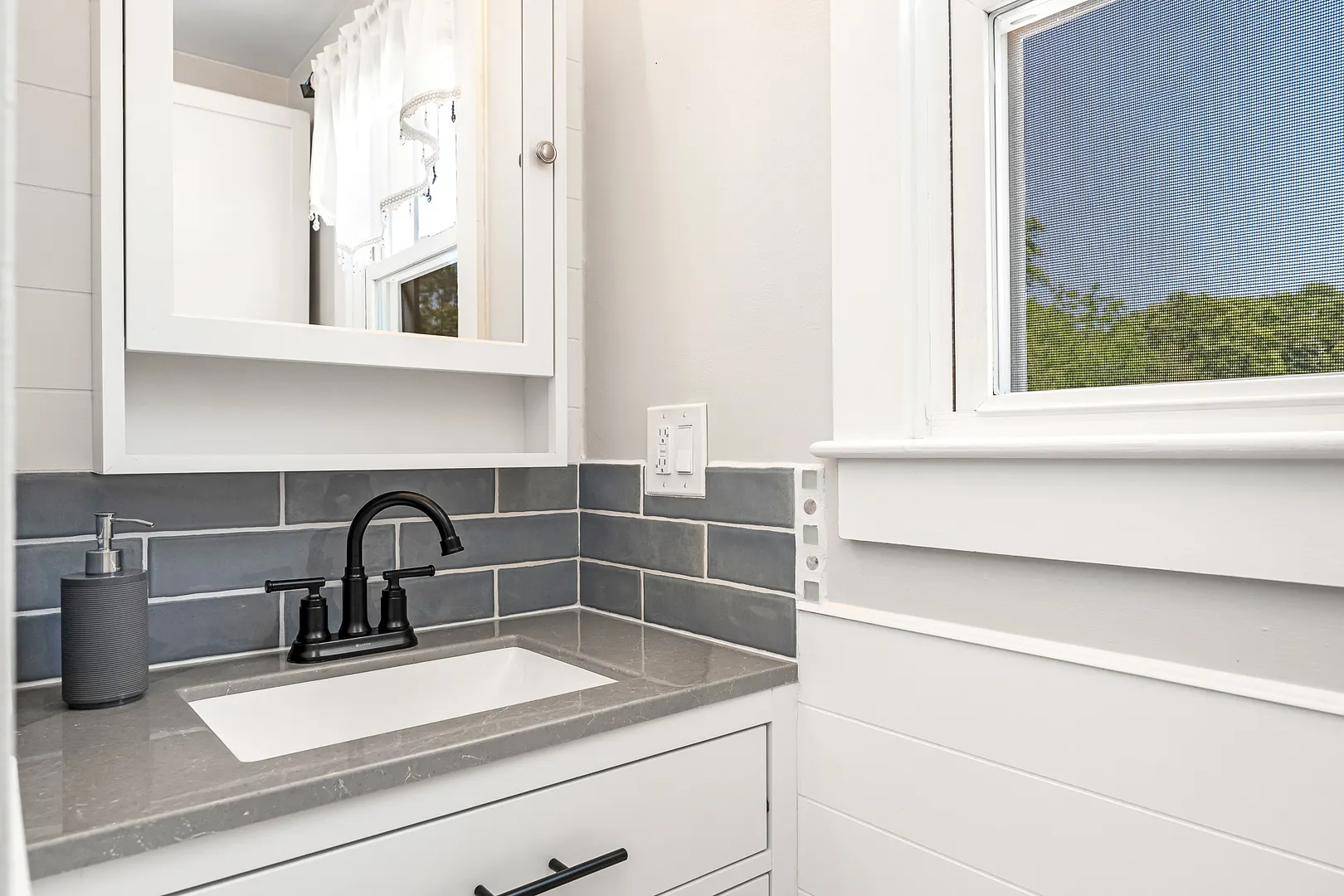 124 Beach Street Photo 33