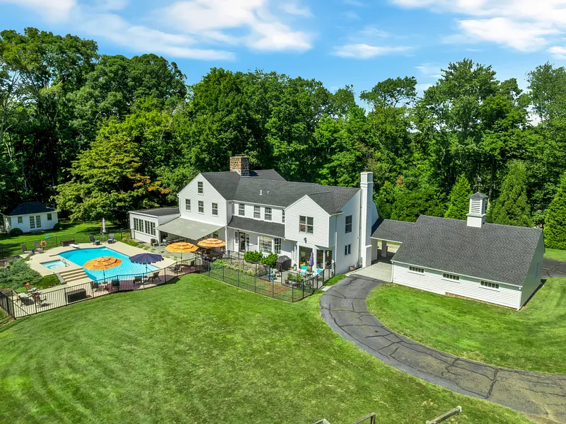40 Brookhills Road Photo 1