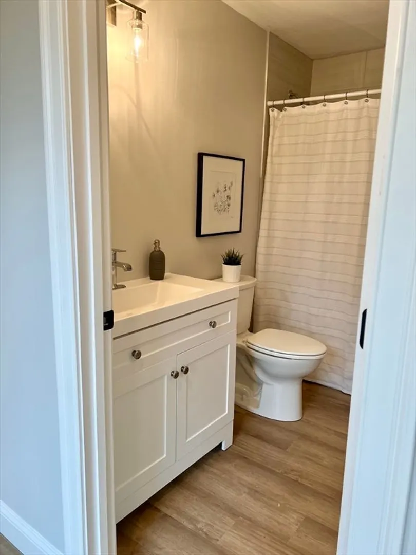 64 Holten St.  #203 Photo 7
