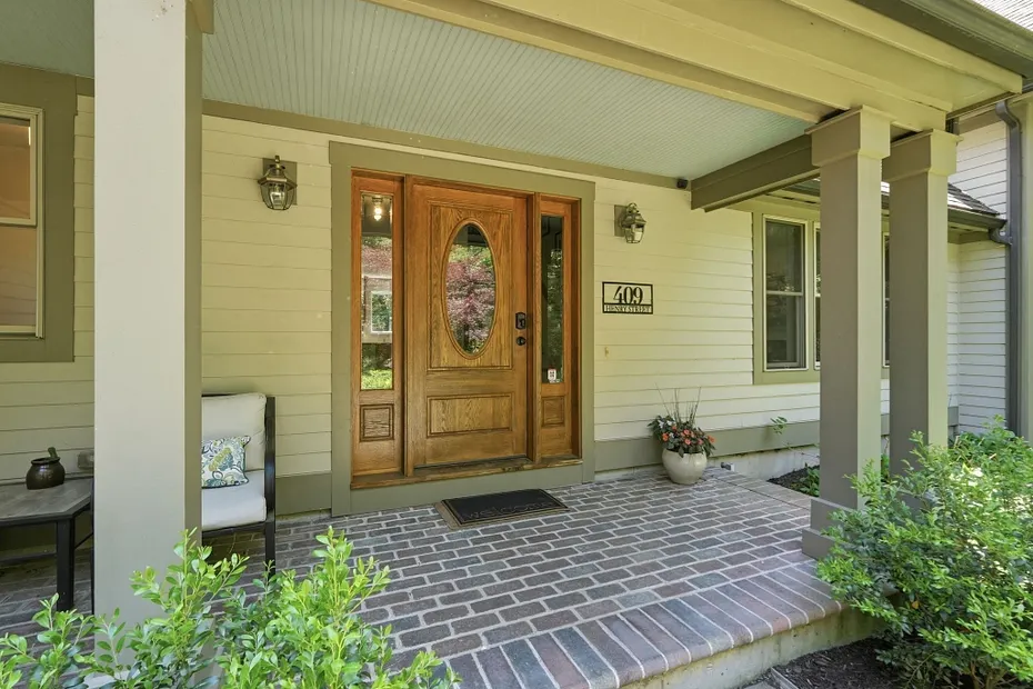 409 Henry St Photo 8