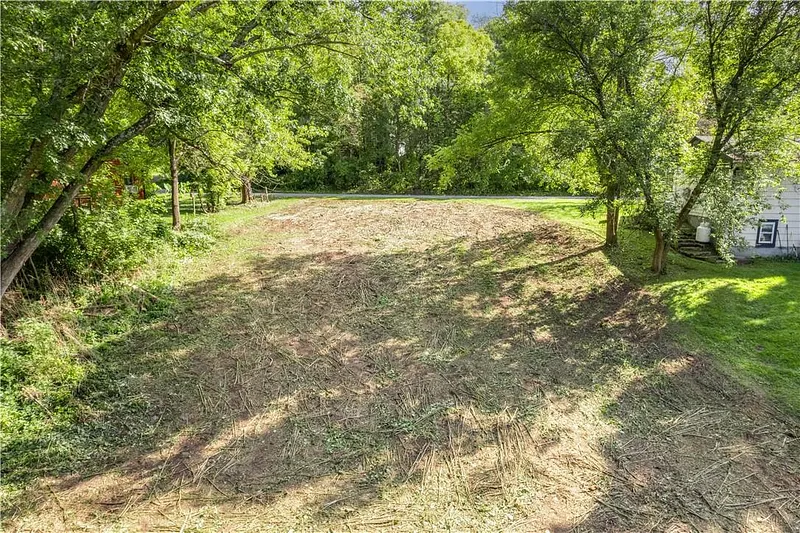80 Midway Avenue Photo 14
