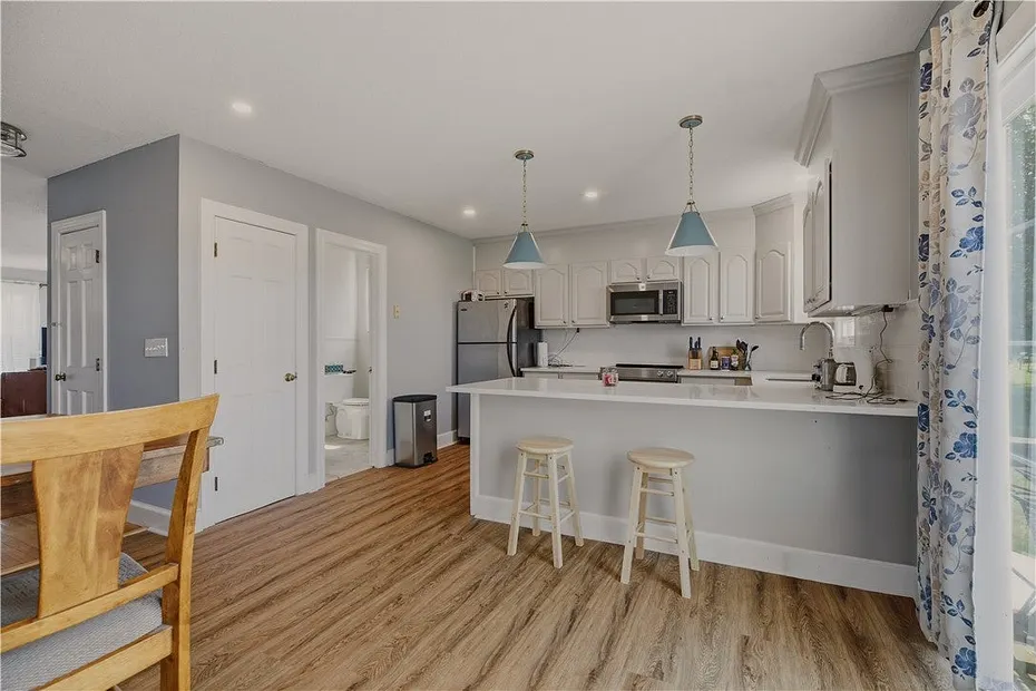 223 Oliphant Lane  #B Photo 2