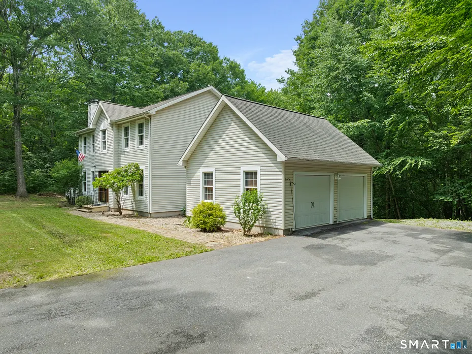 436 Tiffany Lane Photo 2