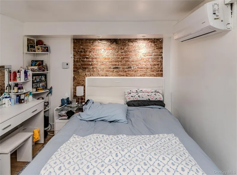 70 Lander Street Photo 13