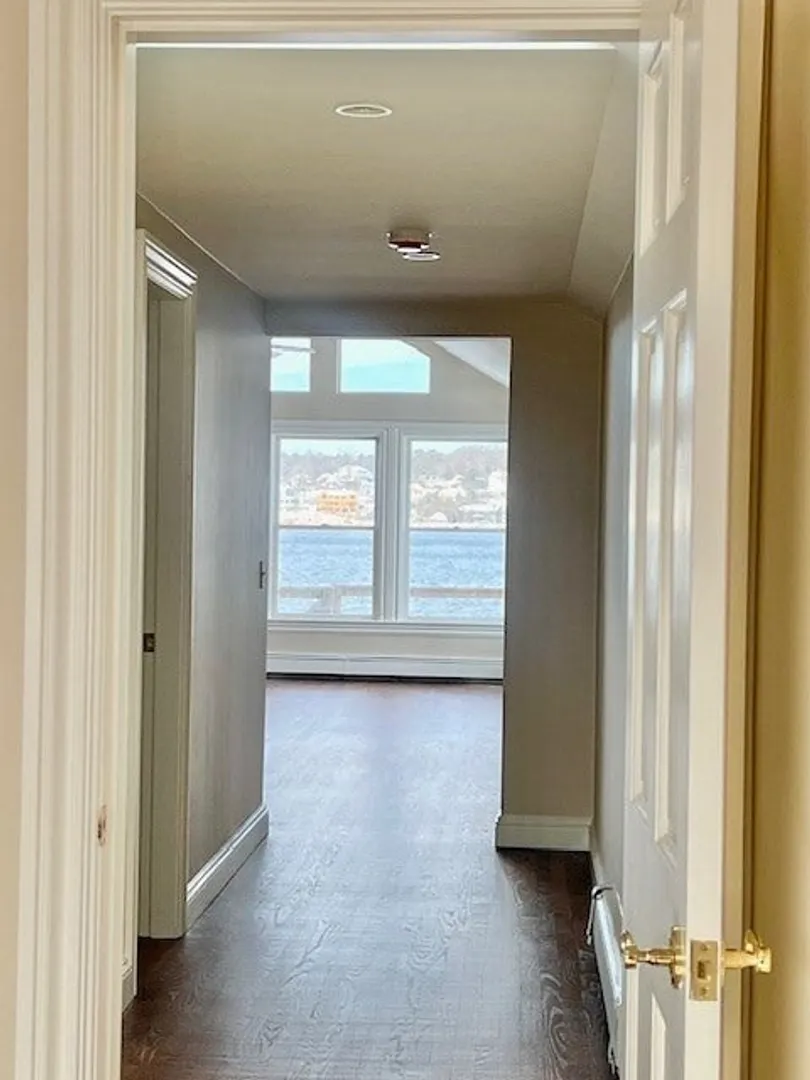 52 Bearskin Neck Photo 19