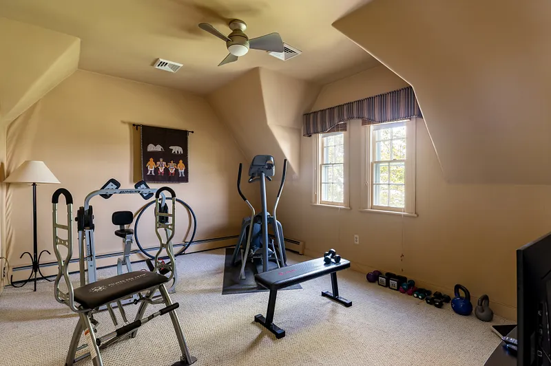 560 Grand Avenue Photo 33