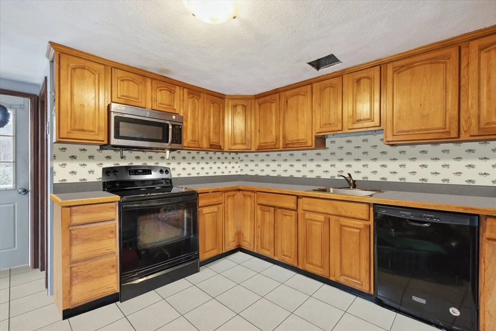 10 Hinckley Rd Photo 12