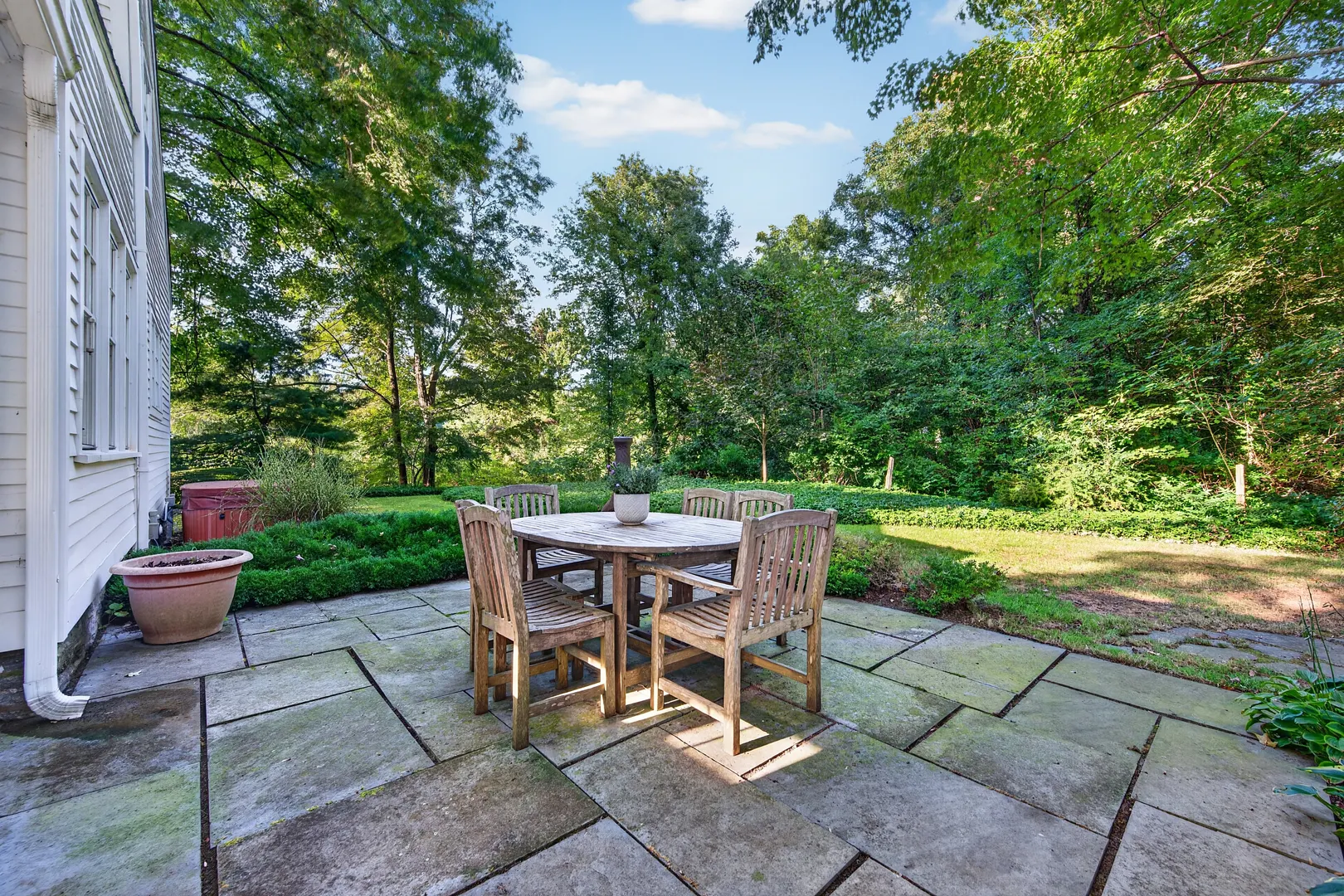 9 Ingham Hill Road Photo 32