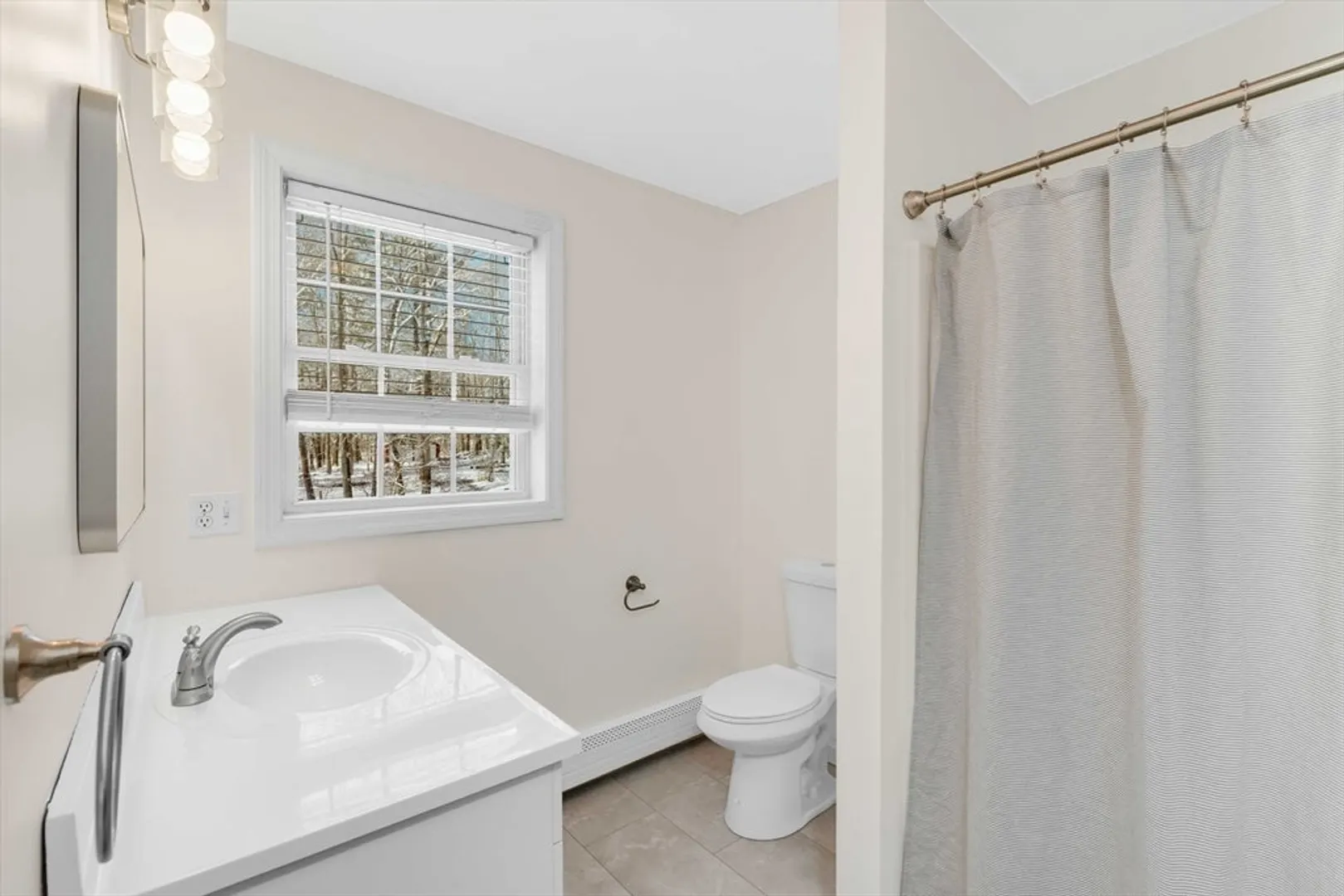532 Forest St Photo 18