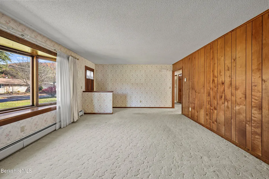 64 Devonshire Dr Photo 10