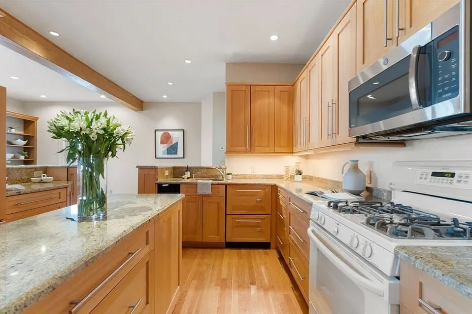 103 Hunnewell Ave Photo 8
