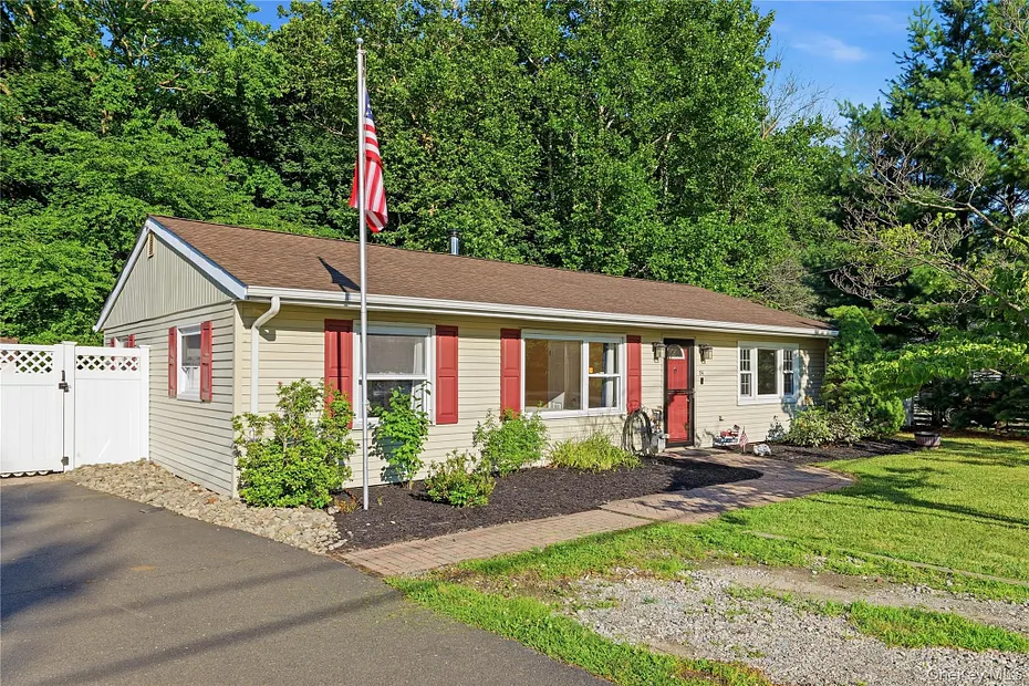 24 Lafayette Road Photo 3