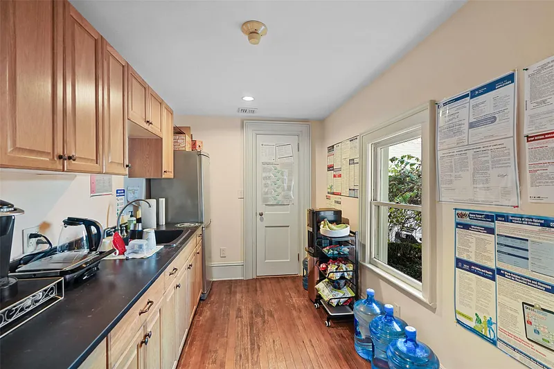 413-415 Bedford Road Photo 10
