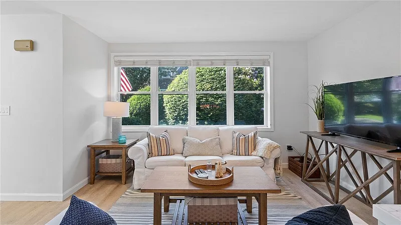 152 Tuckerman Avenue  #7 Photo 9