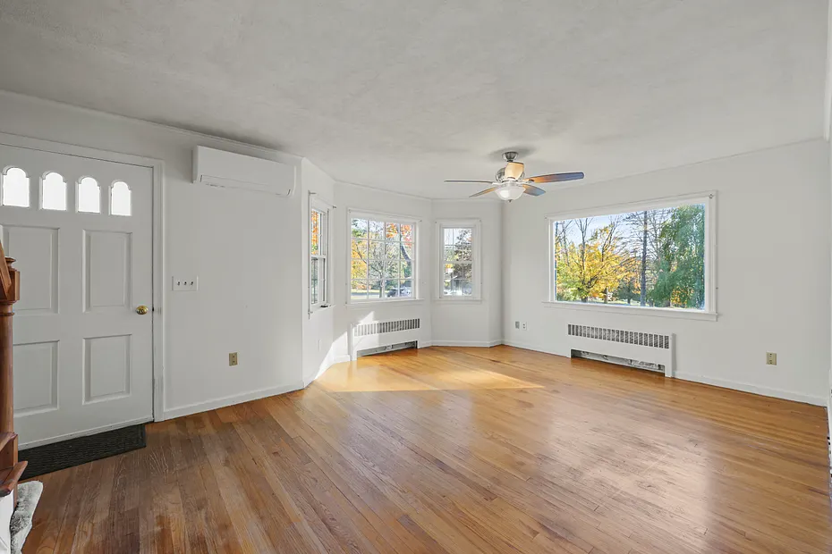 66 Roselyn Dr Photo 9