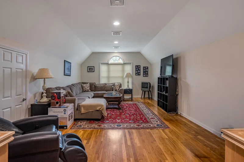 9 Pierpont Court Photo 26