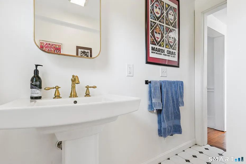 24 Warren Avenue Photo 10