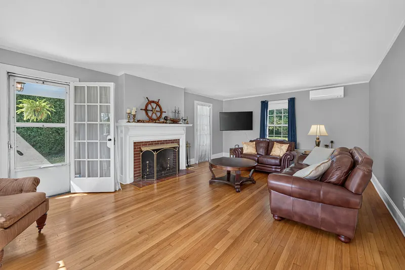 39 Glenwood Avenue Photo 16