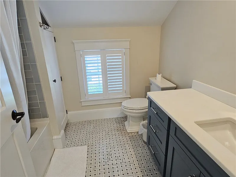 209 Coggeshall Avenue Photo 38