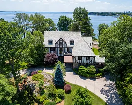 6 Shore Road