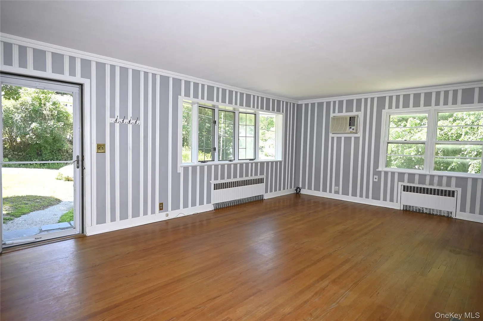 16 Greenridge Court Photo 6
