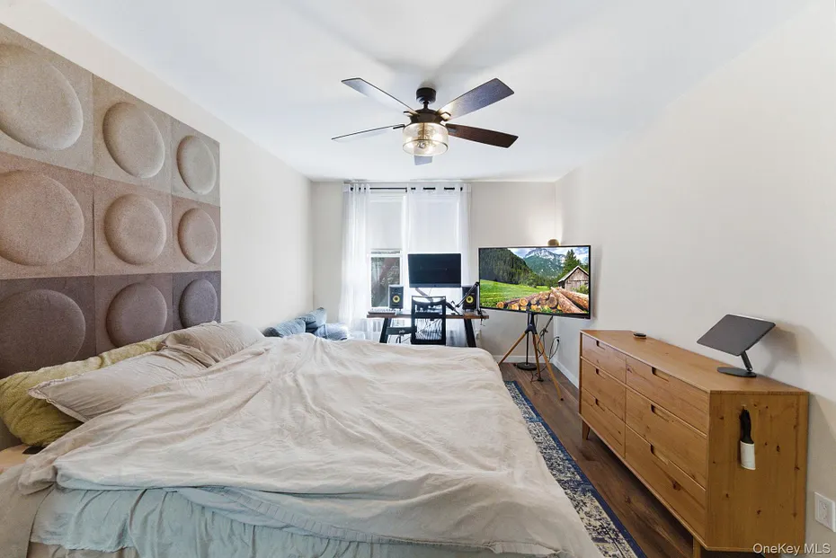 250 N Broadway  #5B Photo 18