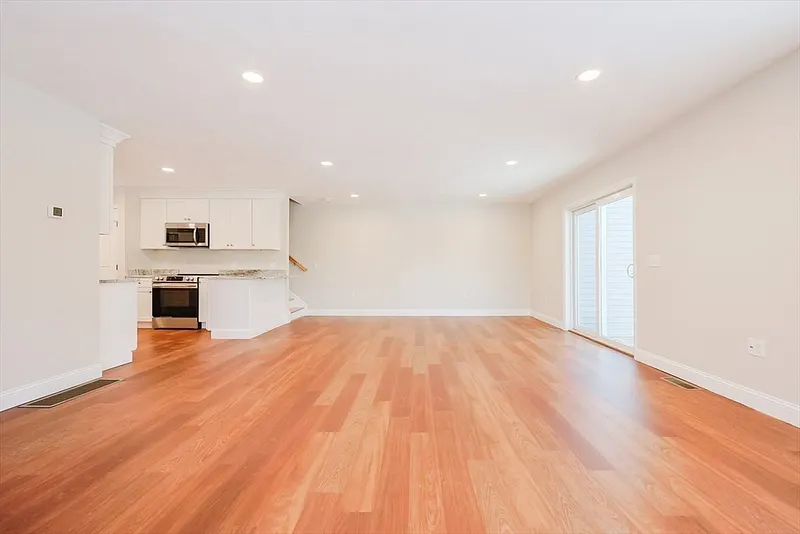 60 Oak Street #B Photo 11