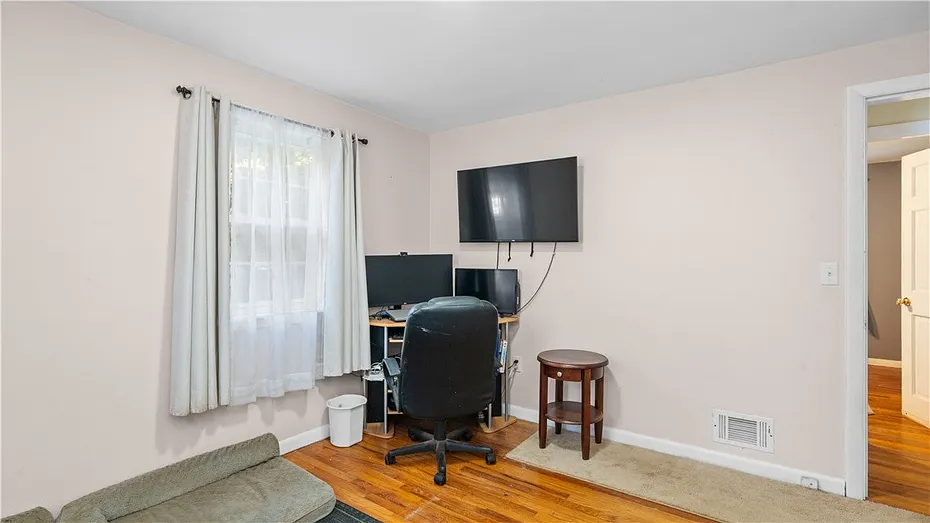 52 Brentwood Avenue Photo 20