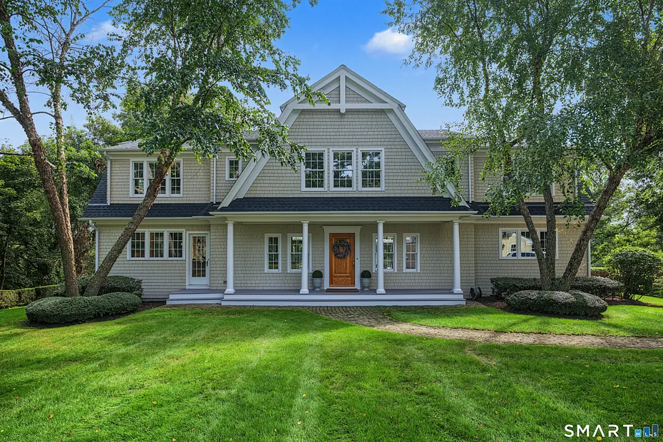 373 Boston Post Road Photo 5