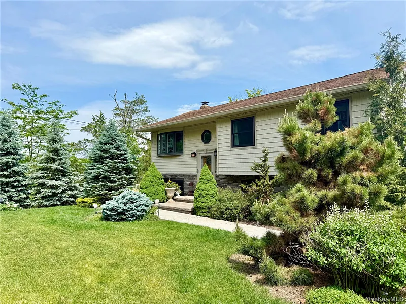 26 Bridle Lane Photo 2