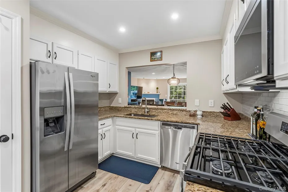 1404 Scarborough Drive Photo 4