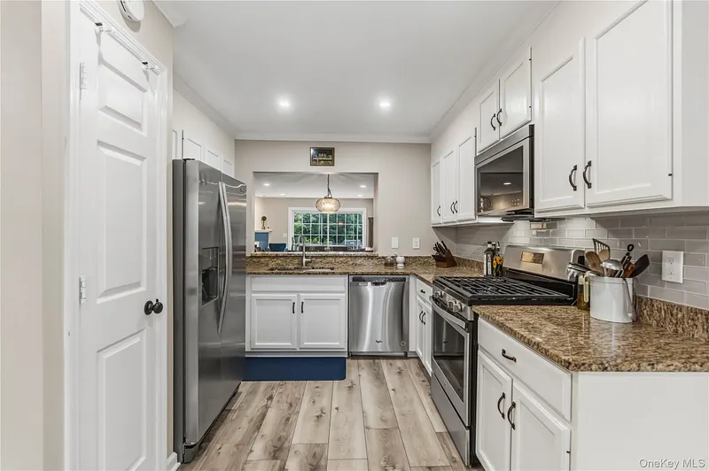 1404 Scarborough Drive Photo 3