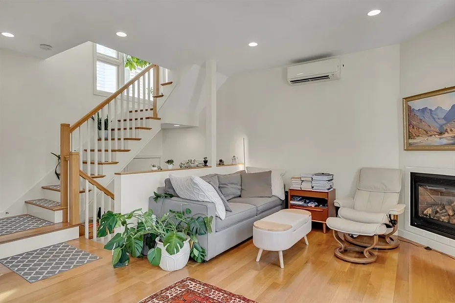 180 Franklin Street  #176 Photo 2