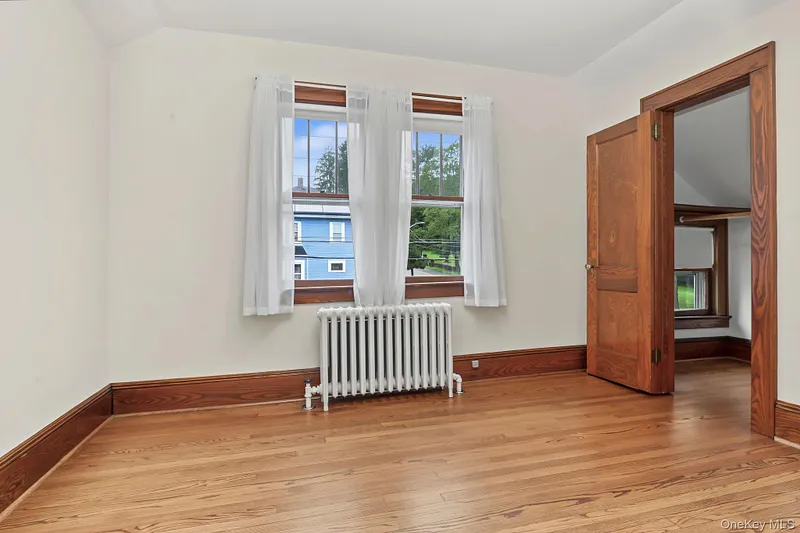 1118 Hudson Avenue Photo 16