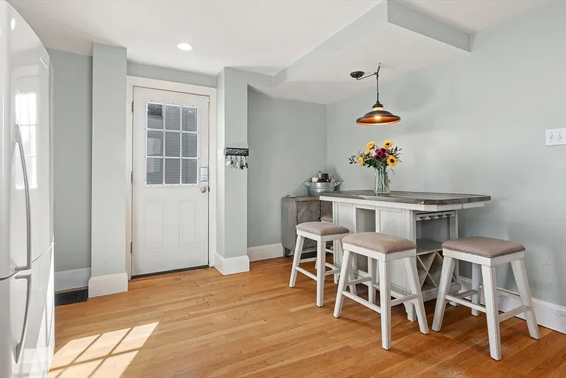 30 Rockland St Photo 3